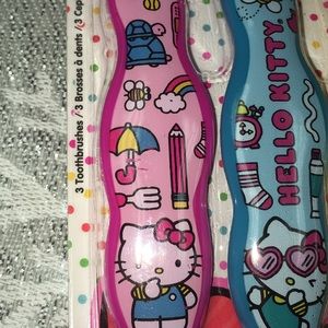 NWOT children 2pc toothbrush sett. Hello kitty